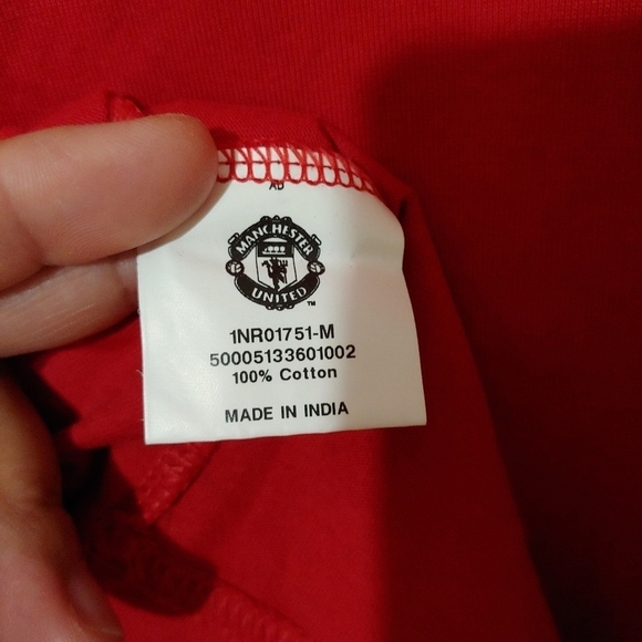 Manchester United Red T- shirt, Size Medium - Picture 6 of 6
